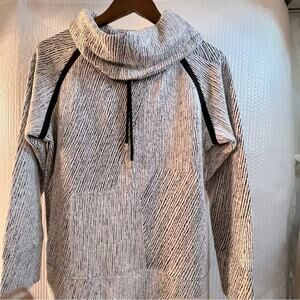 Women’s cowl neck long sleeve blouse. Size s/m